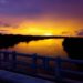 Pôr do Sol vista no rio Itacaiúnas com cores misturadas de amarelo, vermelho, laranja, lilás e roxo.