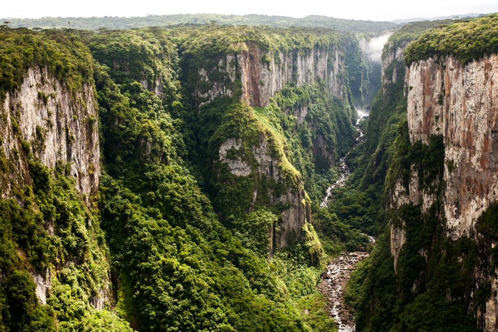 Vista frontal do canyon Itaimbezinho